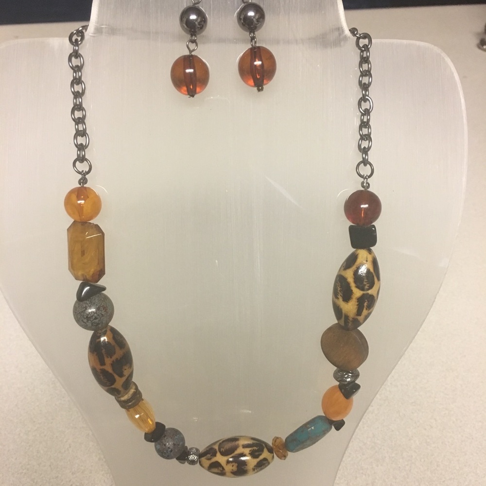 Chunky necklace and earrings.